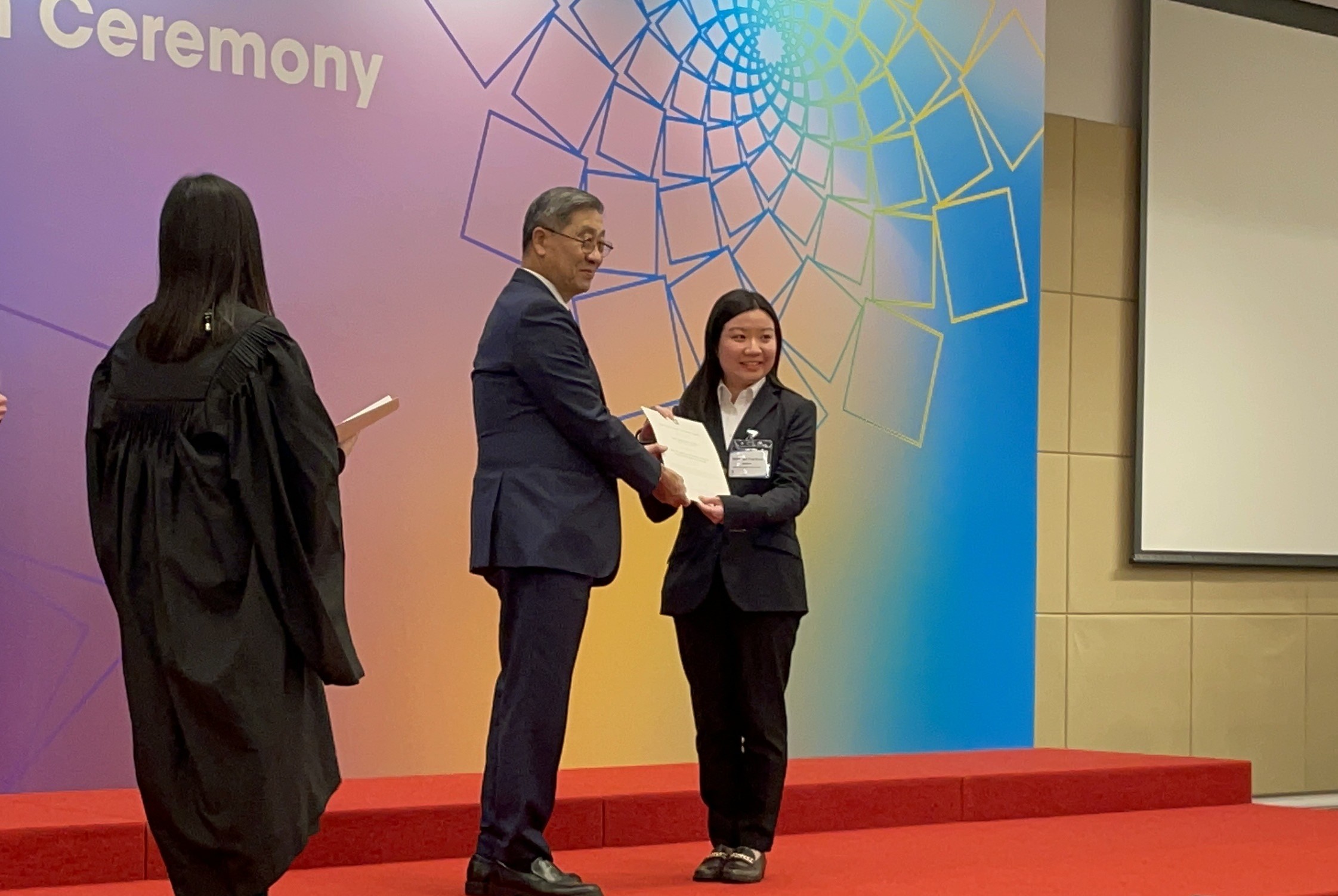 Dr Nicole Tsang receives the HKU Foundation Publication Award for Research Postgraduate Students 2023