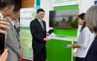 Dr Tony Ko Pat-sing, Chief Executive of the Hospital Authority, visit our booth.