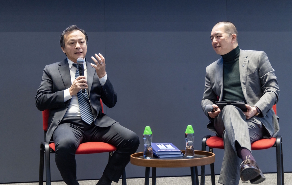 Professor Gilberto Leung, Director of the School of Clinical Medicine, Co-Director of the Centre for Medical Ethics and Law, and Tsang Wing-Hing Professor in Clinical Neuroscience, LKS Faculty of Medicine, HKU, moderates the Q&A session of Dr Michael Lu’s keynote speech.