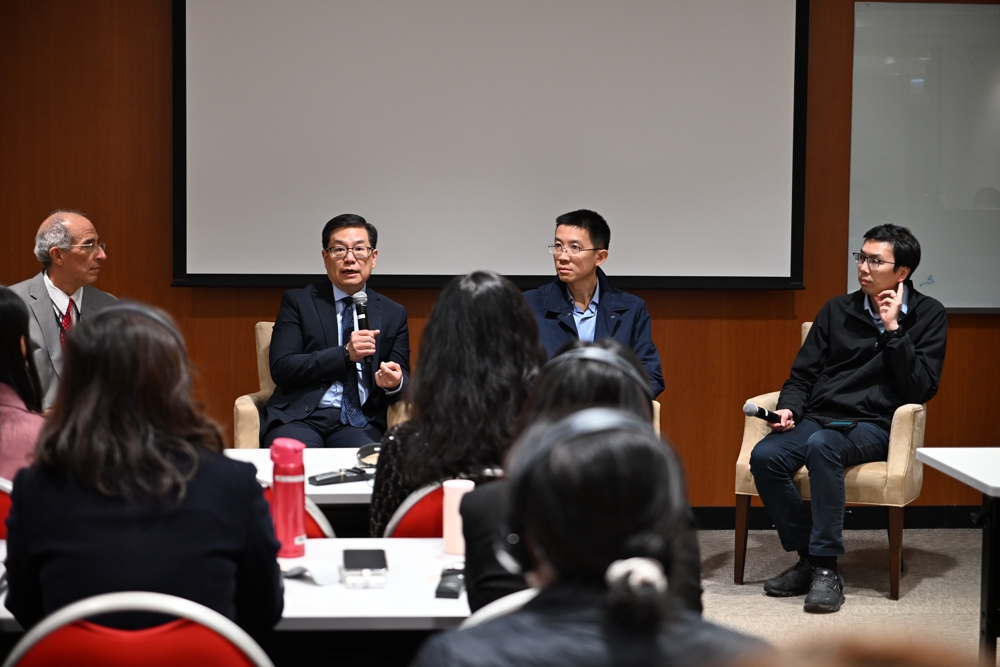 (From right) Dr Alex Ng, President of Tencent Healthcare China and Honorary Professor of our School; Dr Bo Chen, Director of Group Strategy, AIA; Dr Kenneth Tsang, Regional CEO of IHH Healthcare North Asia; and Professor David Bishai, our School Director and Clinical Professor, during a panel discussion for the participants.