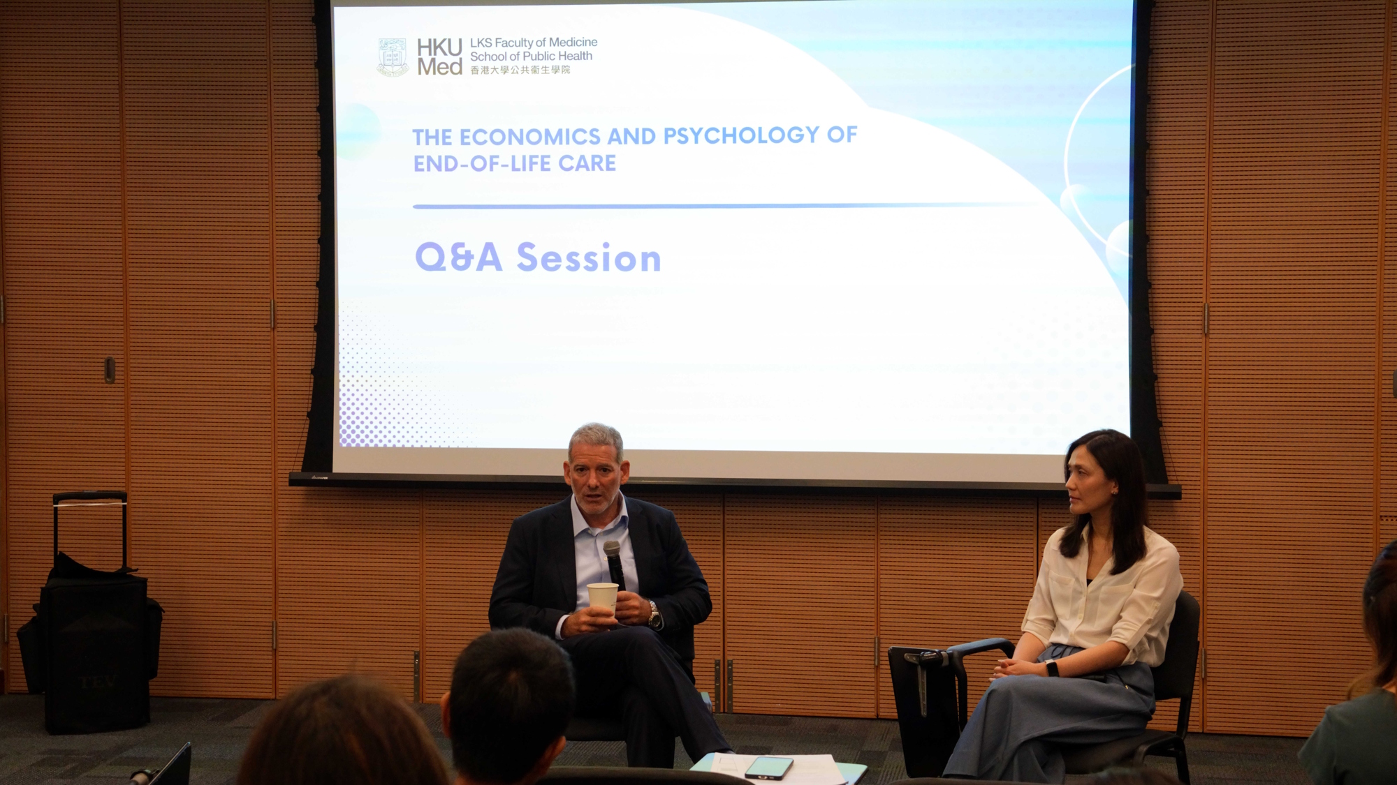 The subsequent Q&A session moderated by Professor Jacqueline Yuen, Clinical Assistant Professor from the HKU Department of Medicine of the School of Clinical Medicine, who also holds a joint appointment at our School.