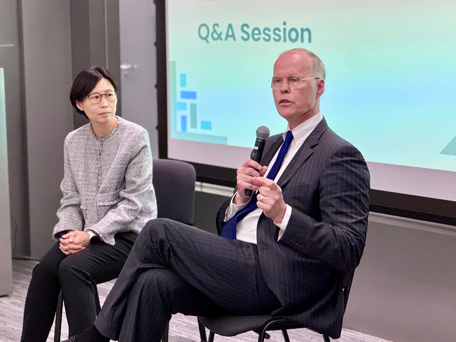 The Q&A session moderated by Professor Hui-Ling Yen, Interim Director and Professor of our School.